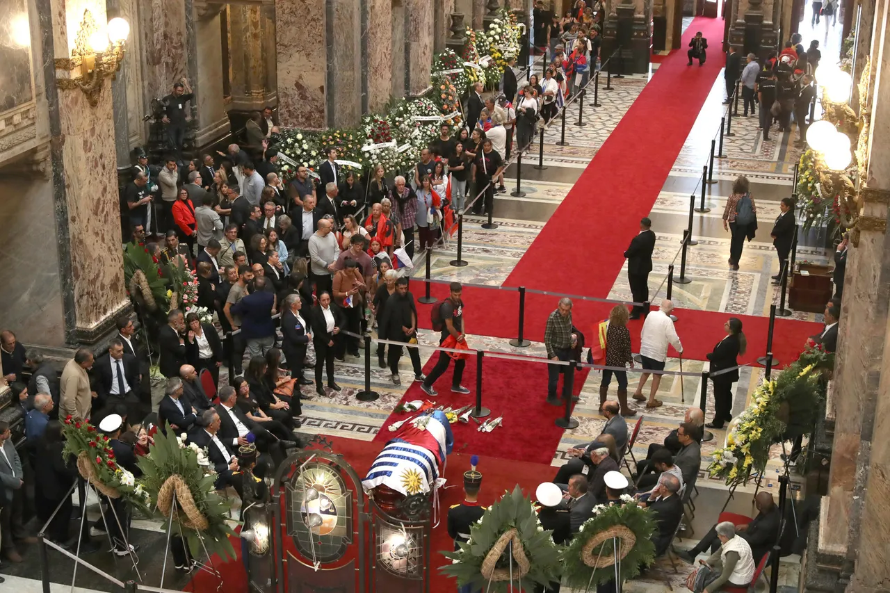 El féretro de José Mujica llega al Palacio Legislativo para su velorio
