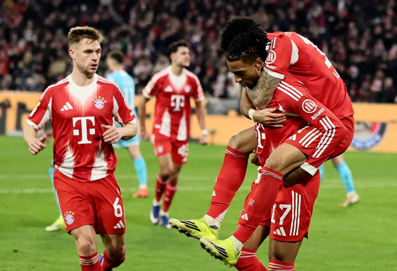 Luis Diaz of Munich (R) celebrates with teammates after scoring the 4-1 lead during the German Bundesliga soccer match between FC Bayern Munich and TSG Hoffenheim in Munich