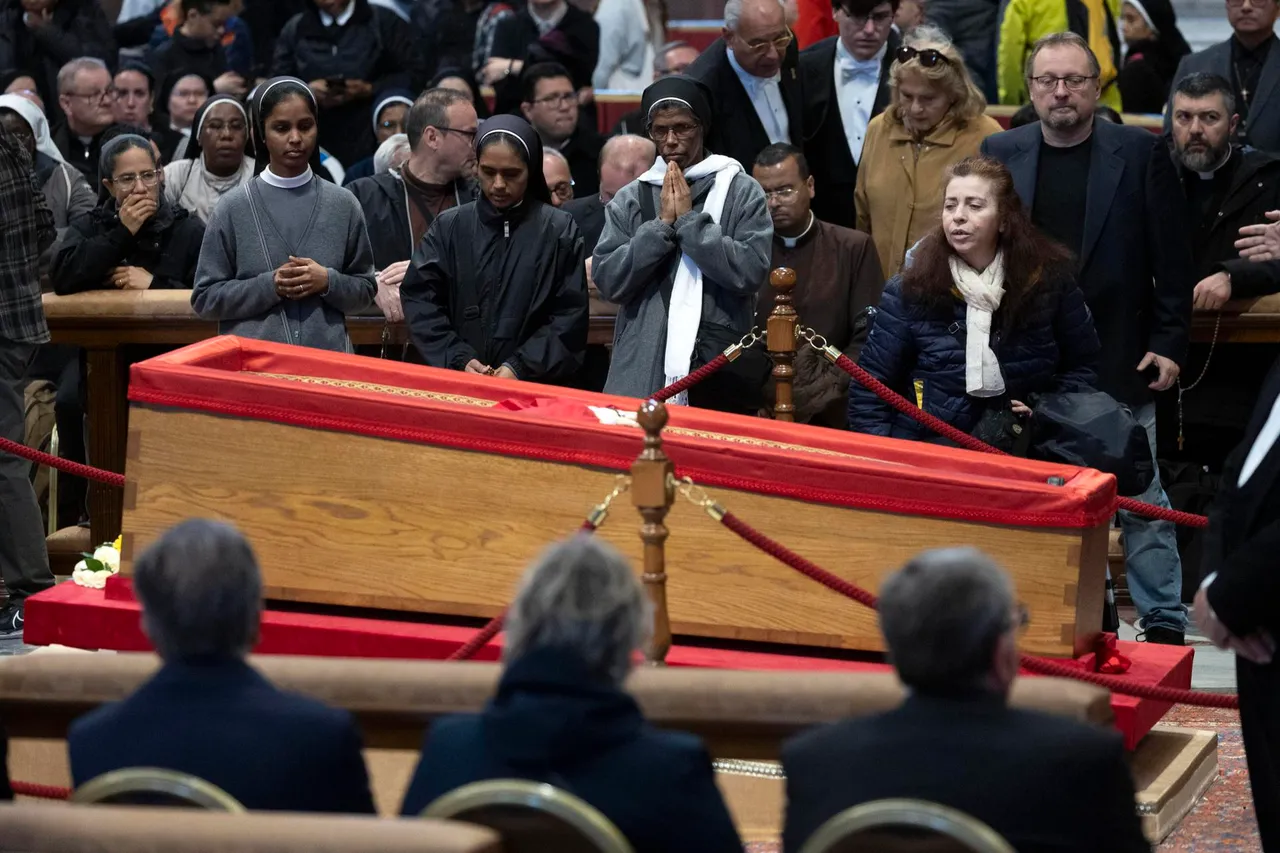 Mourners view Pope Francis&#8217; open casket at St. Peter&#8217;s Basilica