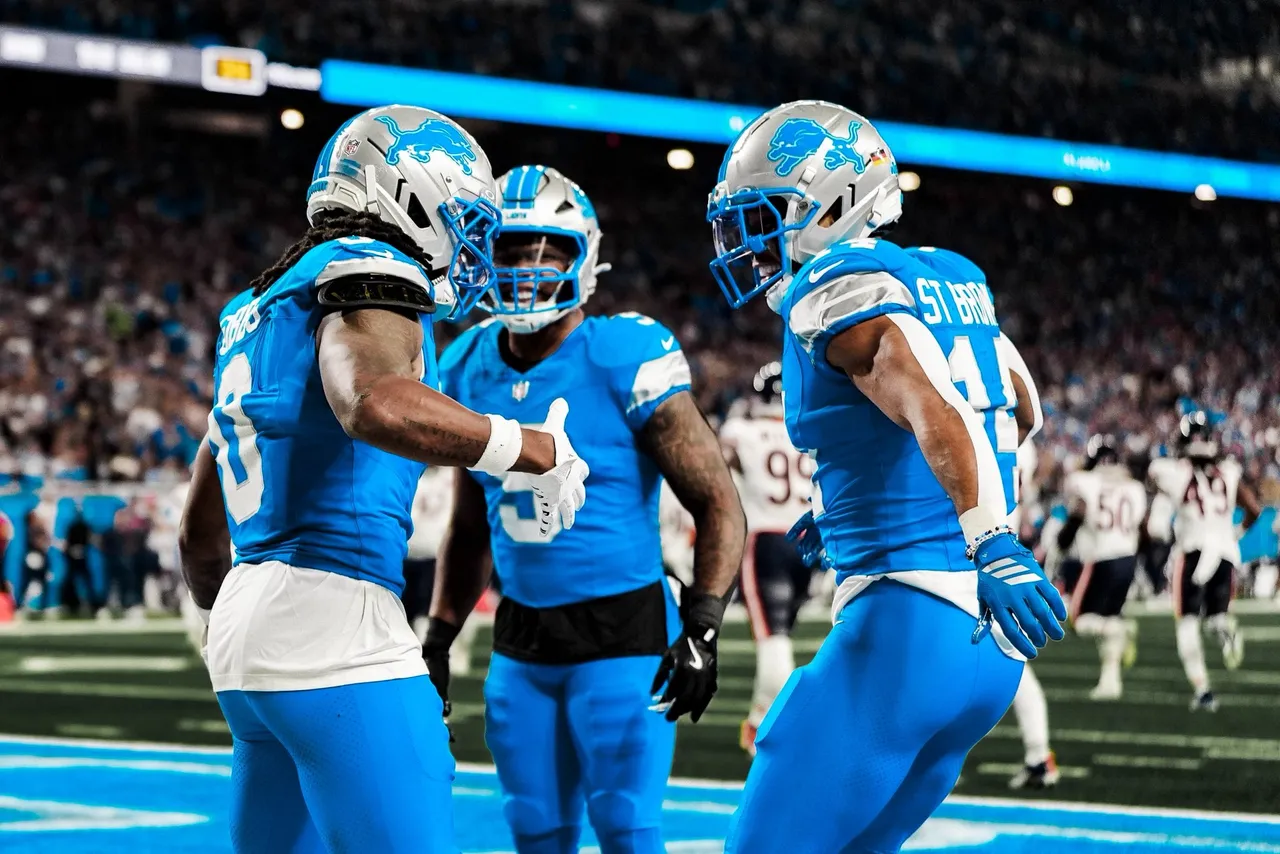 Los Detroit Lions, con dos 'touchdown' de Jahmyr Gibbs y otros dos de David Montgomery, derrotaron este lunes a los Baltimore Ravens
