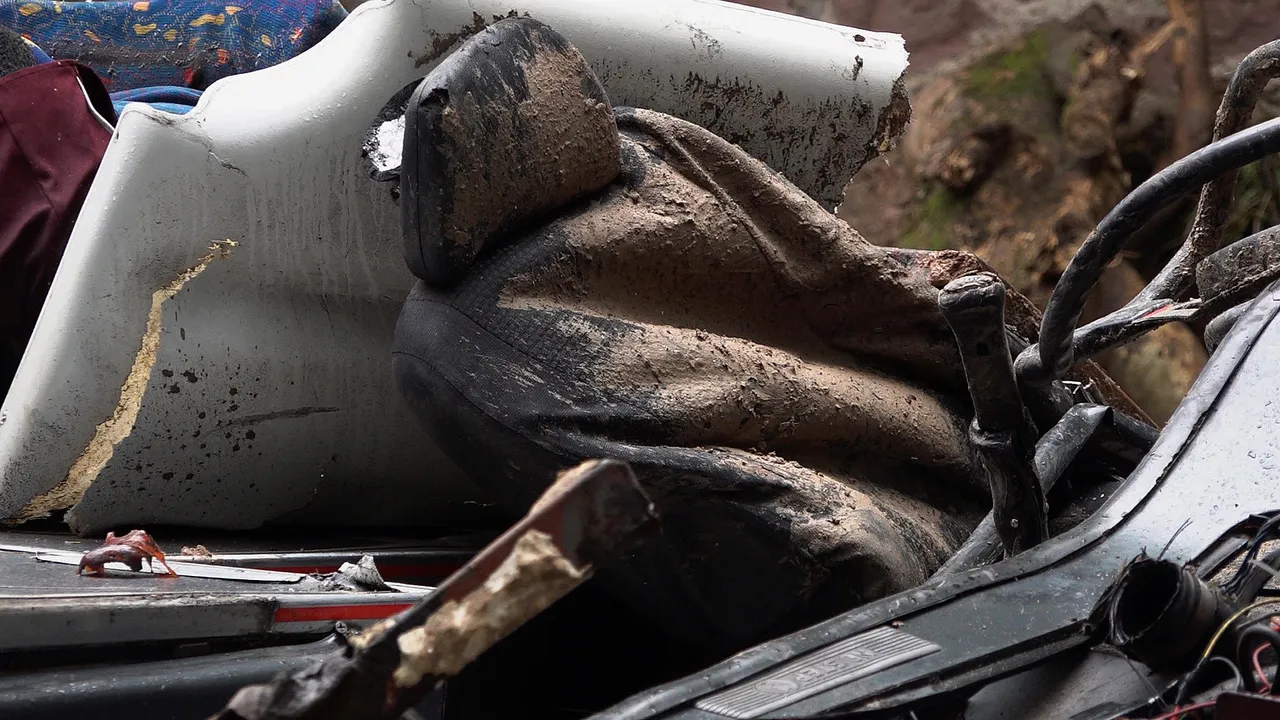 Aumenta a 29 la cifra de fallecidos por volcadura de autobús en estado mexicano de Oaxaca