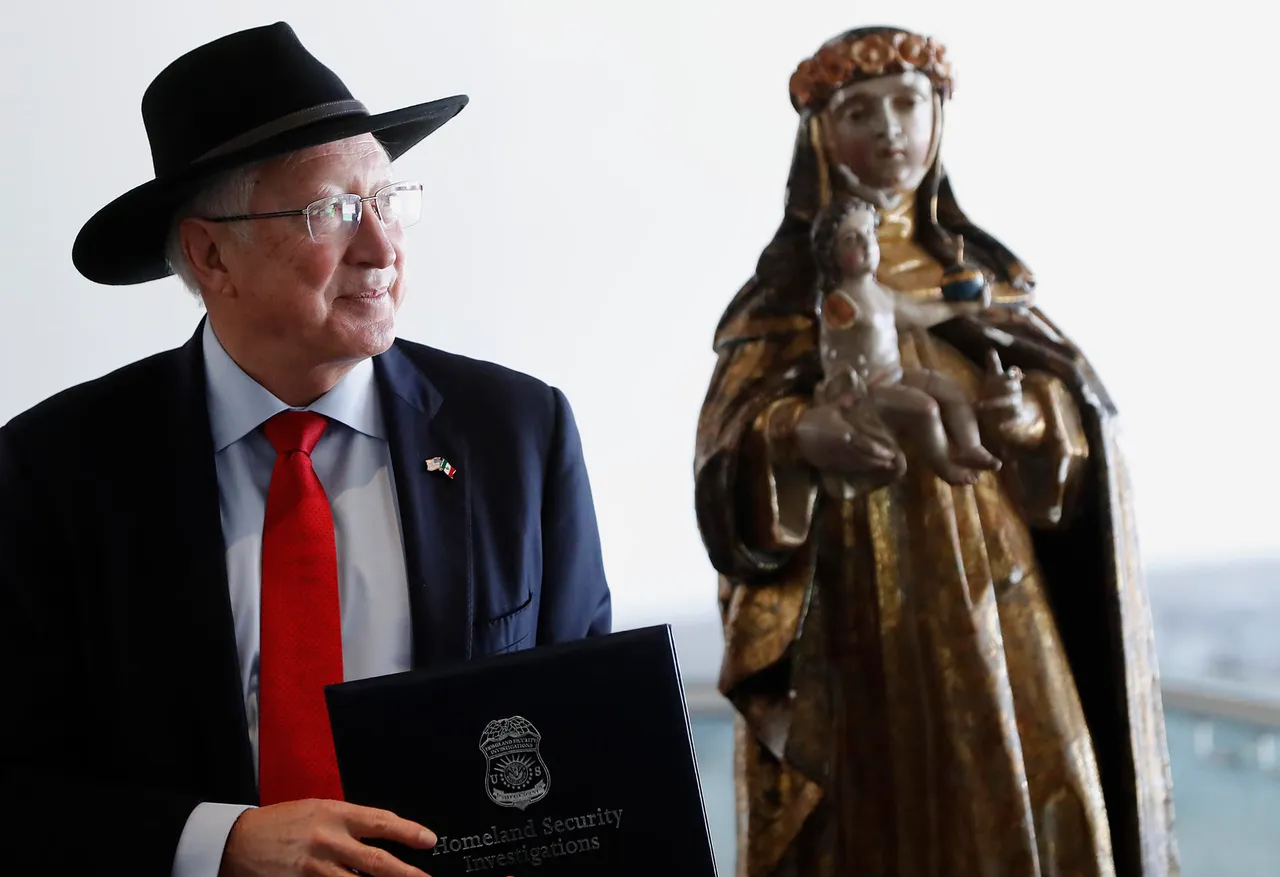 Estados Unidos devuelve a México &#8220;valiosa&#8221; estatua de Santa Rosa de Lima