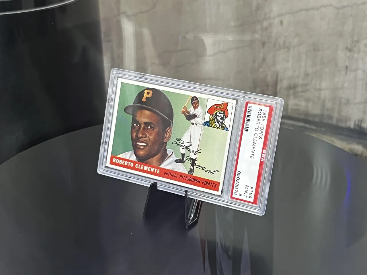 Los astros del deporte brillan en una subasta de cartas intercambiables en Nueva York