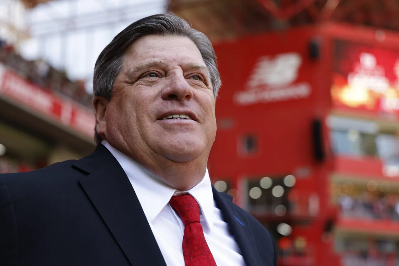 Miguel Herrera, primer mexicano en dirigir a la selección de fútbol de Costa Rica