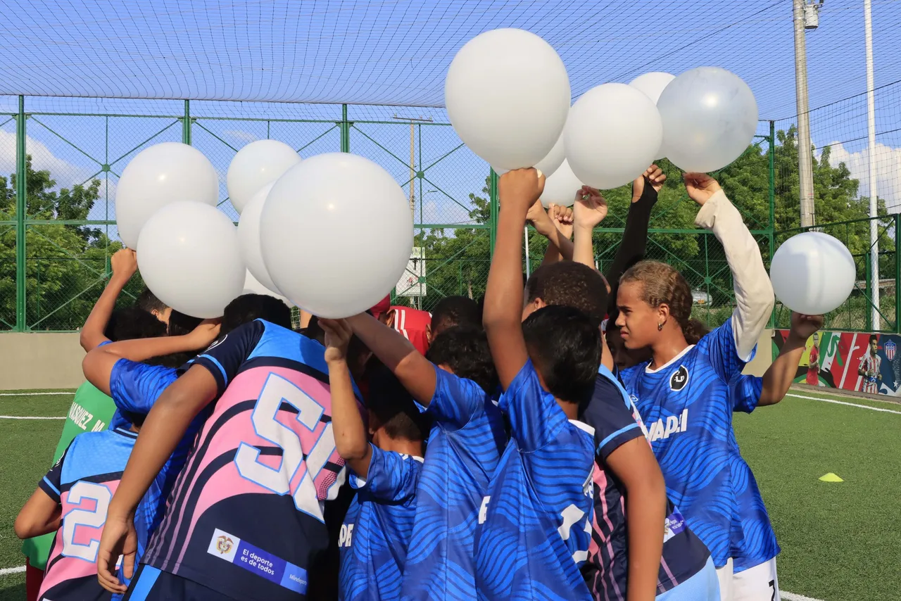 Los alumnos del papá de Luis Díaz vuelven a entrenar a la espera de que sea liberado por el ELN