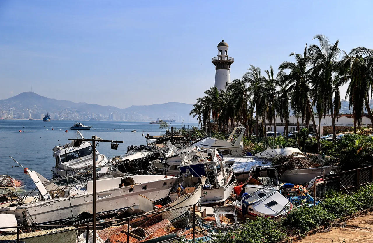 Escepticismo y urgencia en Acapulco para reactivar el turismo tras golpe de Otis en México