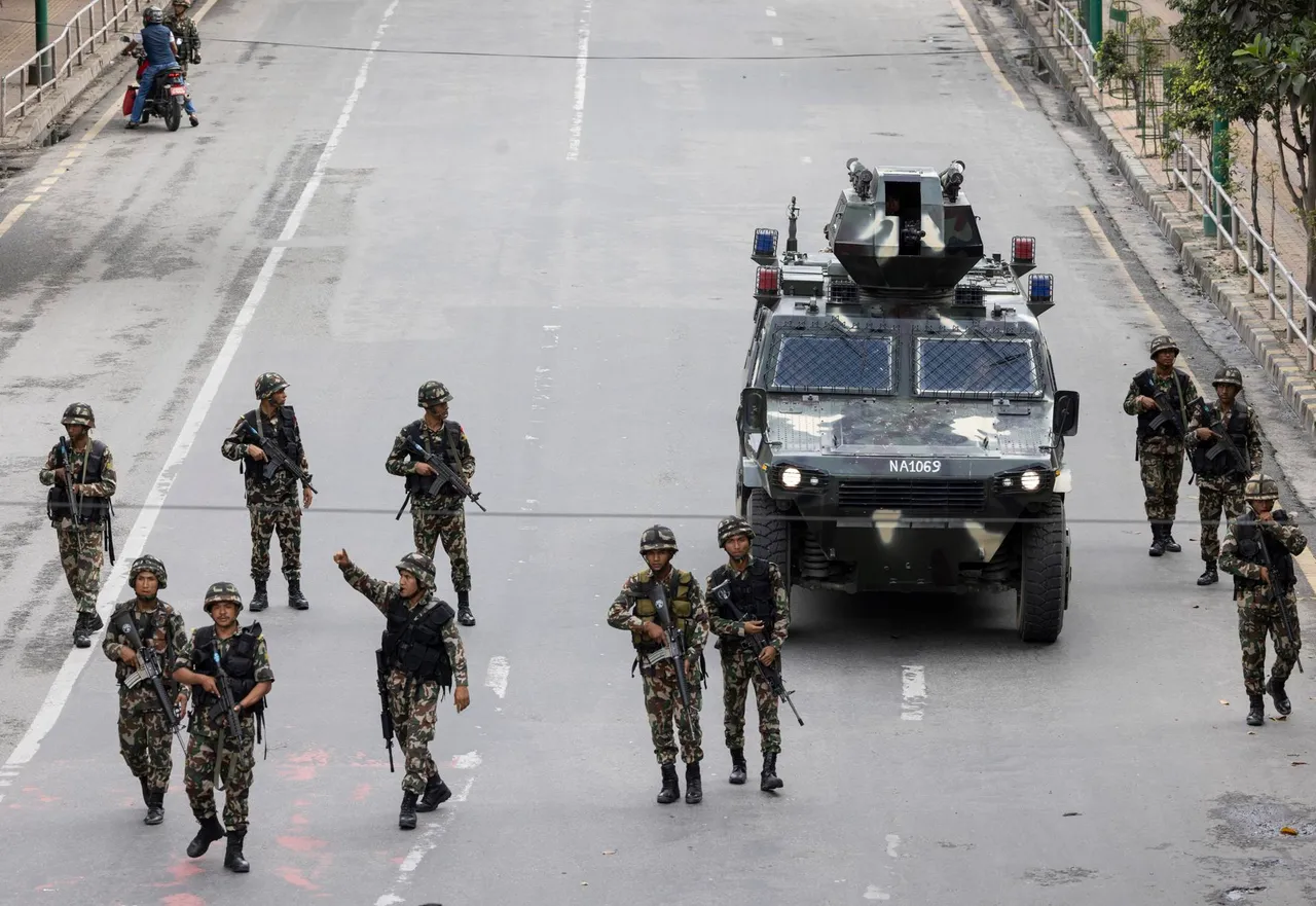 Las calles de la capital de Katmandú amanecieron hoy bajo un estricto control militar | FOTO EFE