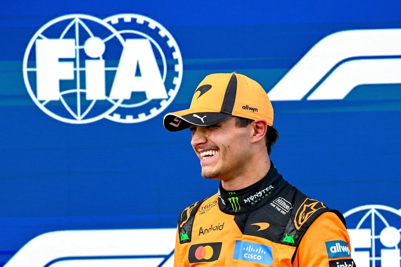 El inglés Lando Norris (McLaren), último campeón del mundo, repitió su victoria del año pasado al ganar este