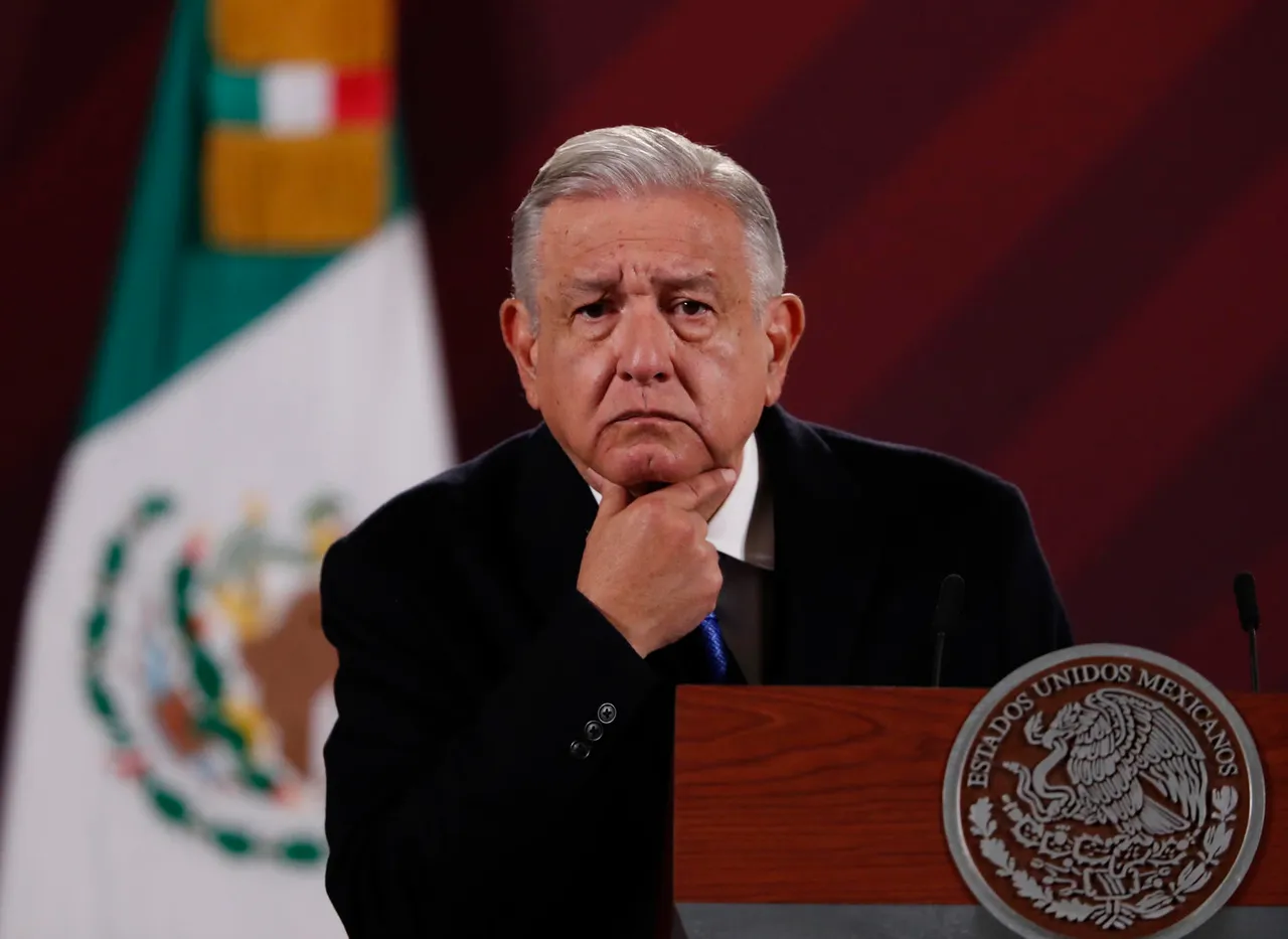 AMLO PENSATIVO