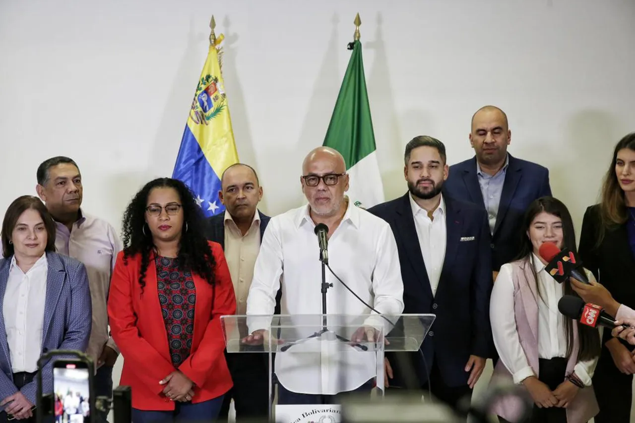 Delegación oficialista venezolana llega a Ciudad de México
