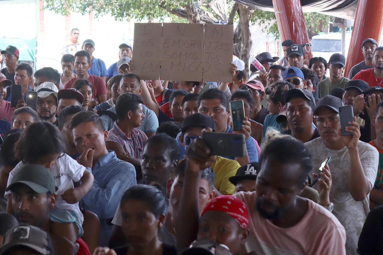 Autoridades mexicanas disuelven &#8220;Viacrucis&#8221; migrante con entrega de visas