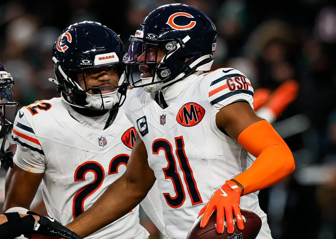 Los Chicago Bears sellaron este viernes su quinta victorias consecutiva y la novena en sus últimos diez partidos, al dominar 24-15 a los Philadelphia Eagles