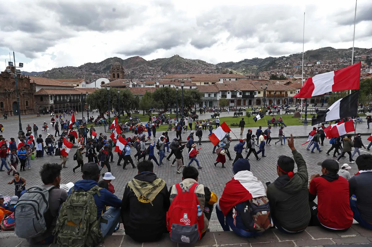 Cuzco, bajo amenaza de desabastecimiento de comida y gas por bloqueos en vías