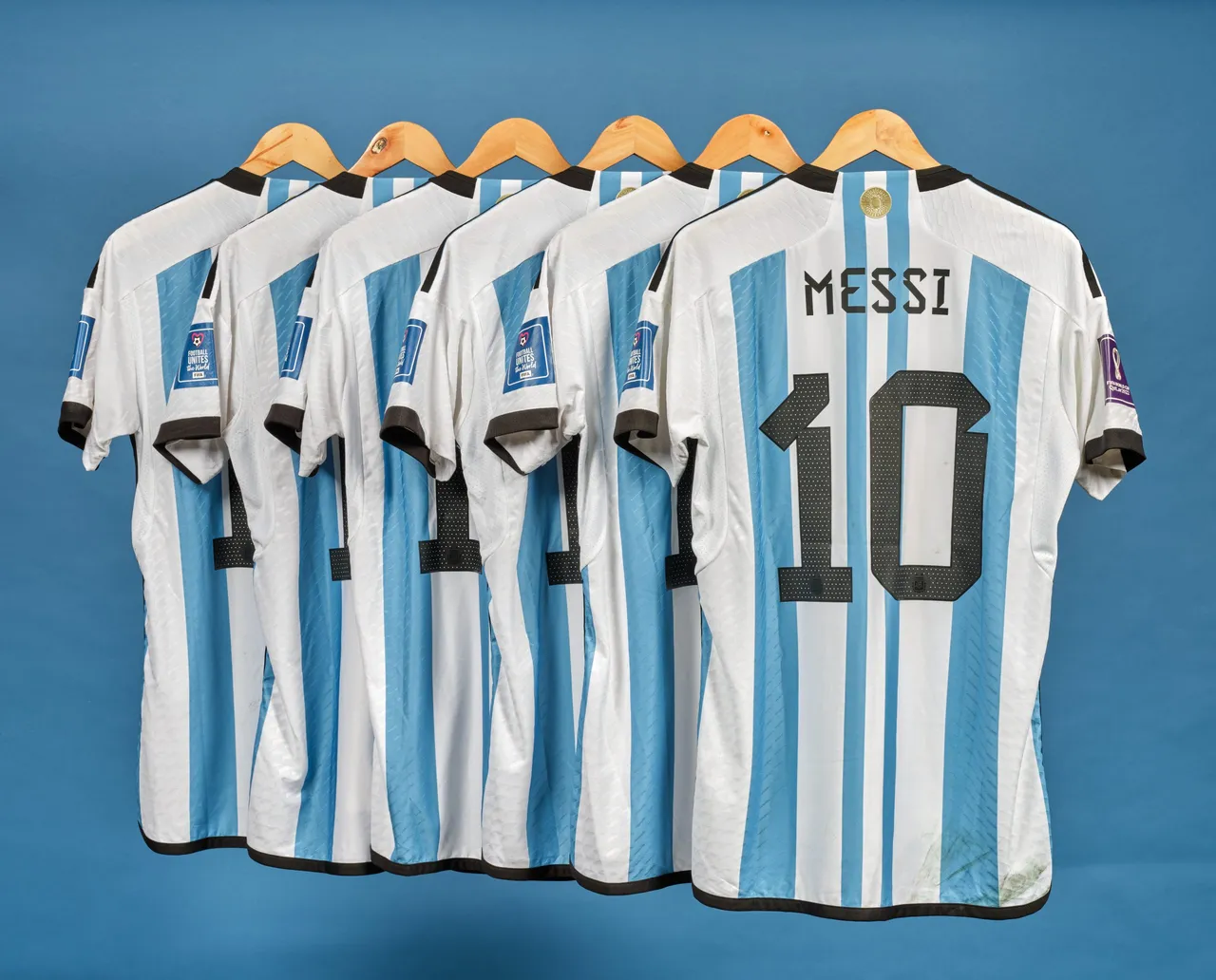 Las camisetas que Messi lució en Qatar 2022, a subasta a precio estimado de 10 millones