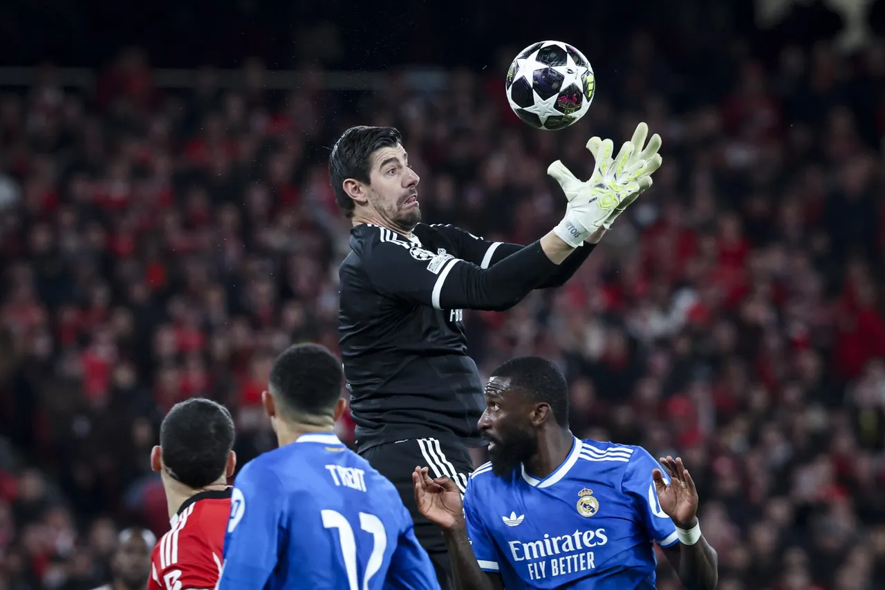 El Real Madrid hizo la tarea en Lisboa y se llevó un triunfo de oro por 0-1 frente al Benfica en la ida del ‘playoff’ de la Liga de Campeones
