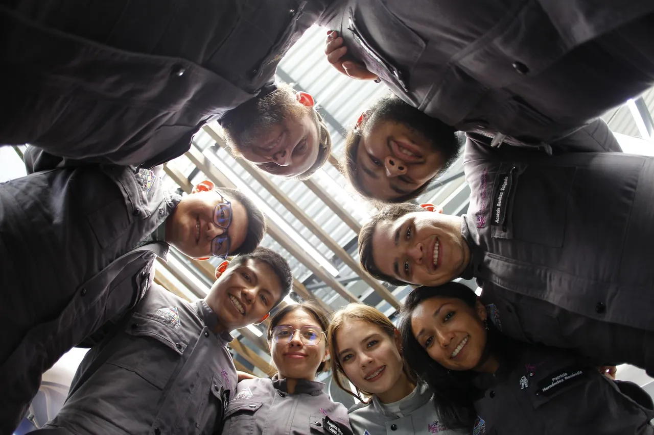 Un campamento especial con la astronauta Katya Echazarreta impulsa a jóvenes en México
