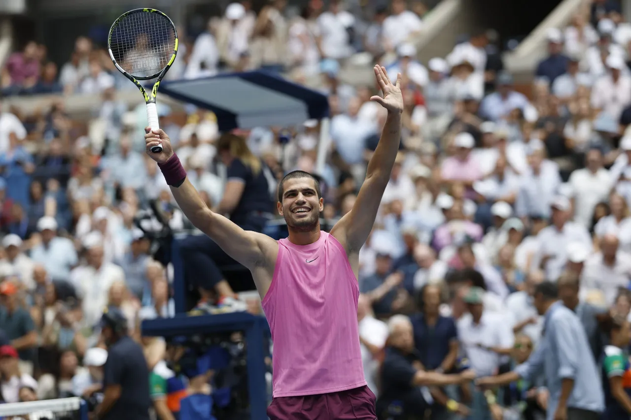 El español Carlos Alcaraz derrotó este martes al checo Jiri Lehecka por 6-4, 6-2 y 6-4 en cuartos de final del Abierto de Estados Unidos