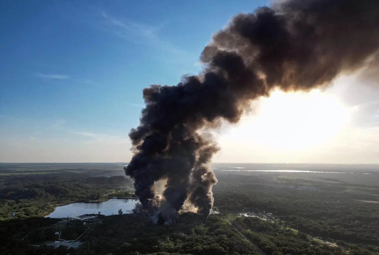 Al sur de México, 2 incidentes en Pemex dejan columnas de humo y heridos