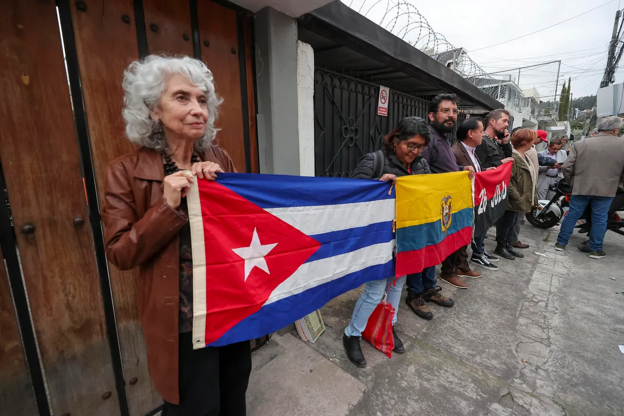 Cuba rechaza en "los términos más enérgicos" la expulsión de sus diplomáticos de Ecuador