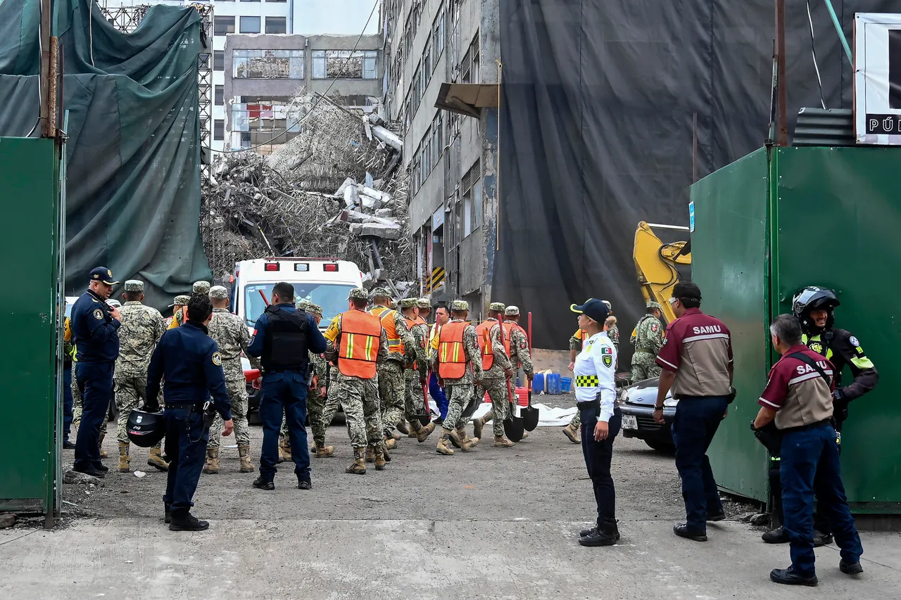 Inti Muñoz exhibe el documento del edificio de San Antonio Abad: la alcaldía Cuauhtémoc debió vigilar