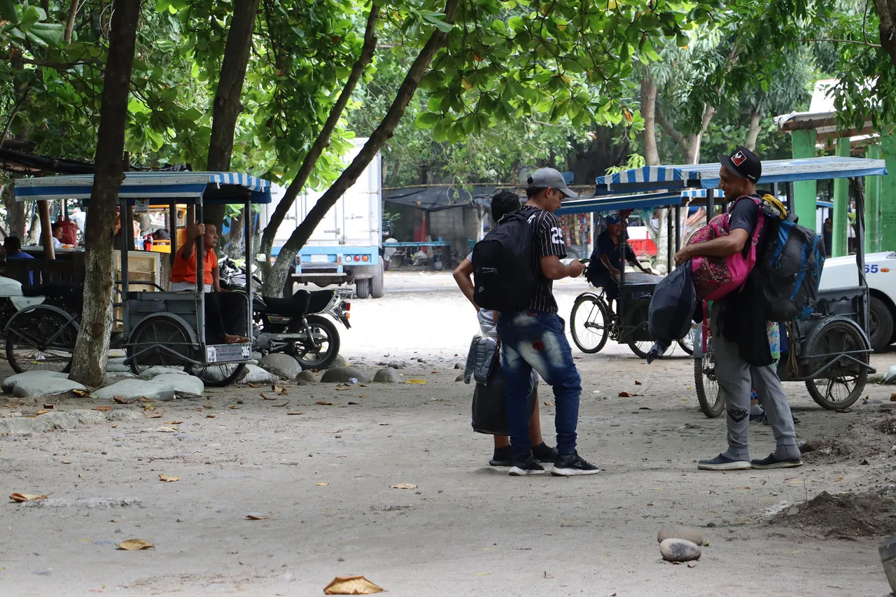 México dispersa a migrantes de su frontera sur tras comienzo de Sheinbaum y reglas de EEUU