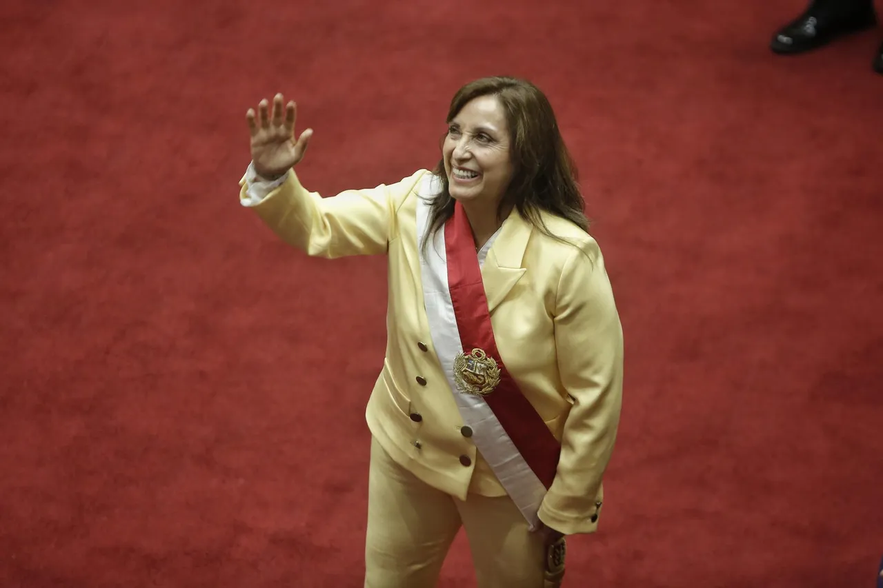 La abogada Dina Boluarte jura como primera presidenta de la historia de Perú
