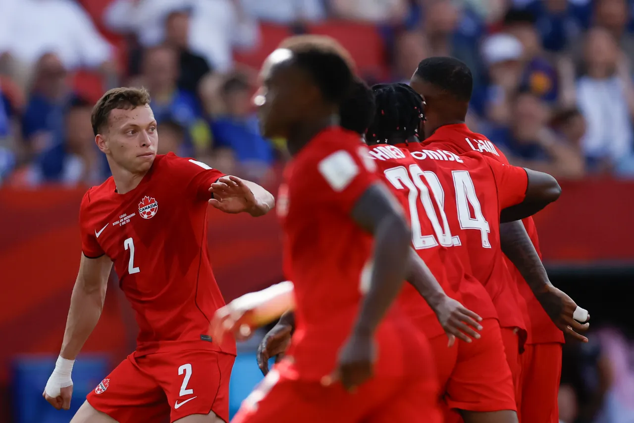 La selección de Canadá no pudo celebrar un triunfo en su debut como coanfitriona del Mundial 2026 y pese a las ganas y a su juego voluntarioso solo empató 1-1