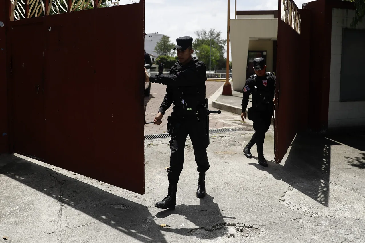 Fiscalía allana Federación Salvadoreña de Fútbol en investigación por lavado