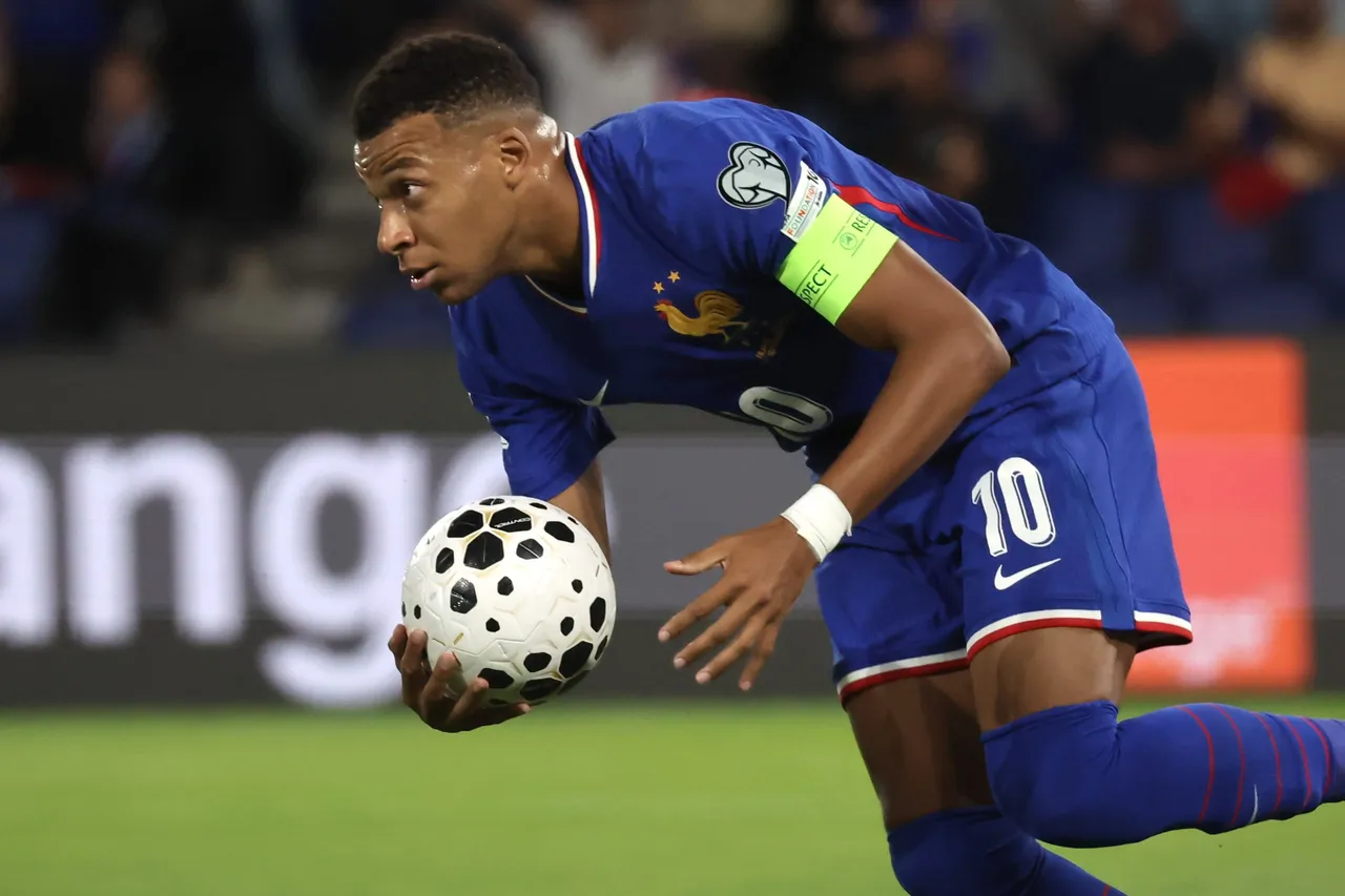 Kylian Mbappe of Francia celebrates scoring the 1-1 goal during the FIFA World