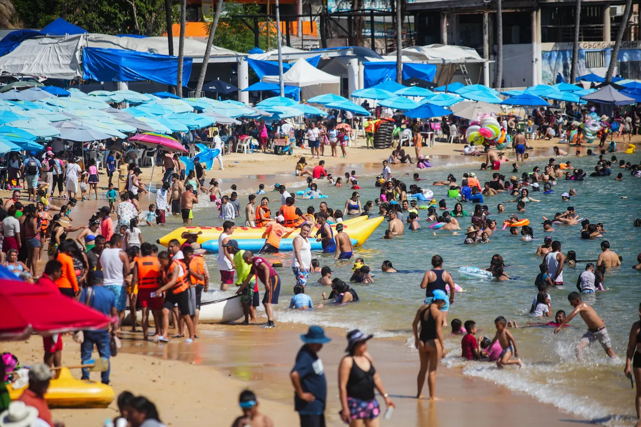 El mexicano Acapulco cierra 2024 con recuperación turística del 65 % tras los huracanes