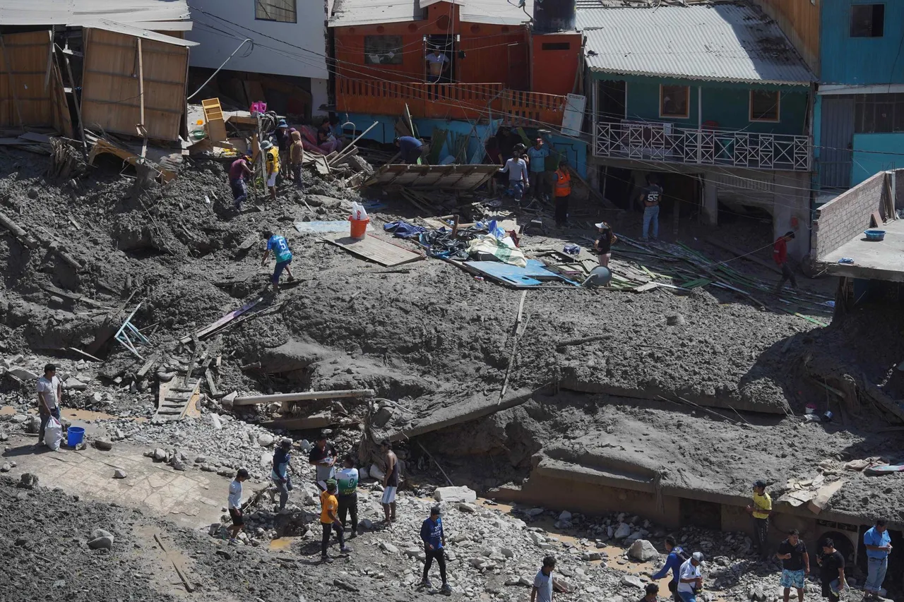 Perú busca desaparecidos tras paso de aludes que dejaron al menos 15 muertos