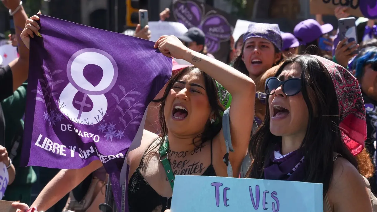 Mujeres se manifiestan en el marco del 8 de marzo