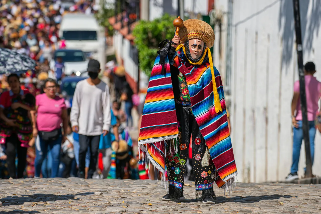 Indígenas danzantes reactivan celebración del Niño de Atocha en sur de México