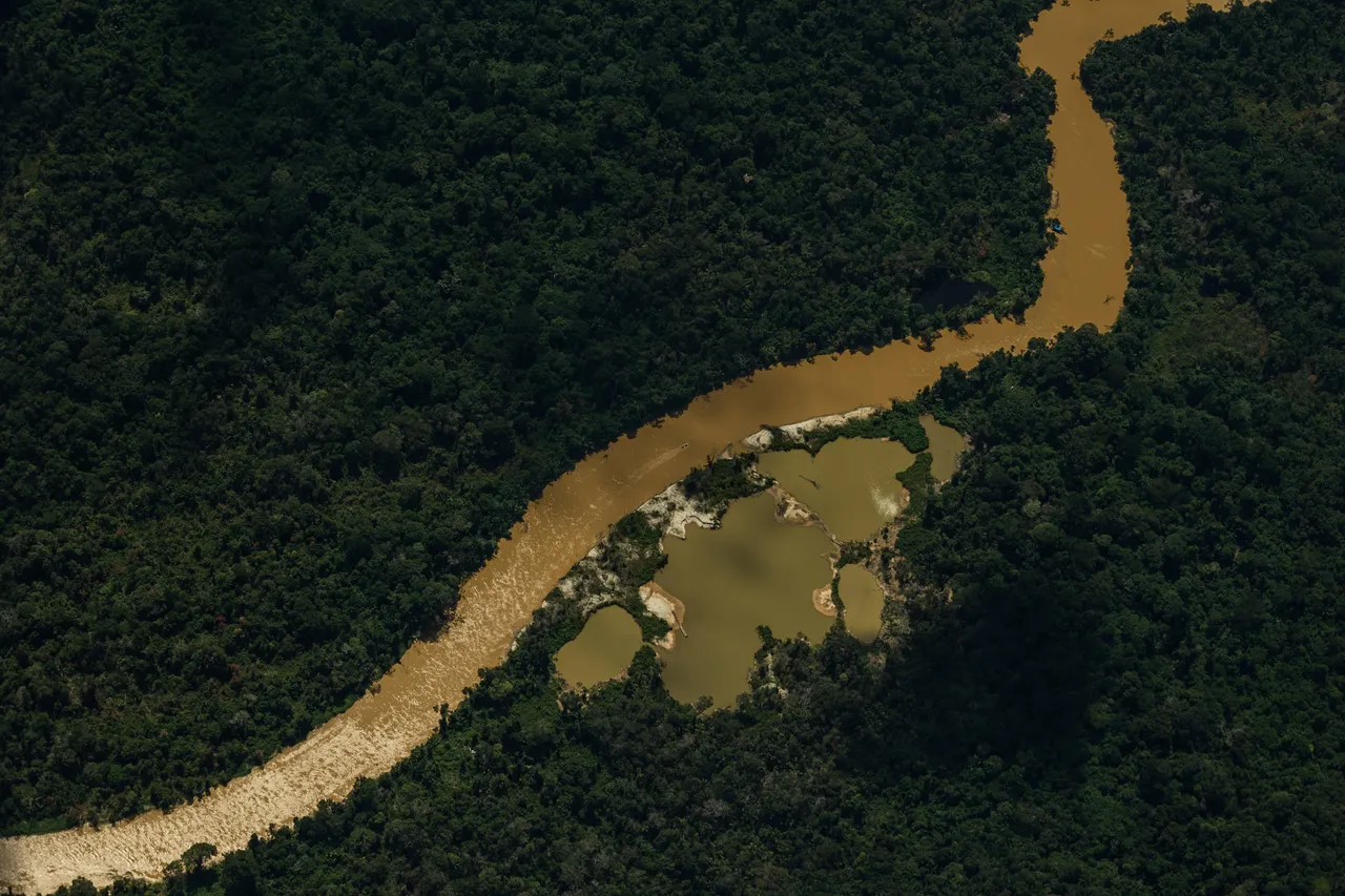 Fuerza Aérea entrega suministros al pueblo Yanomami