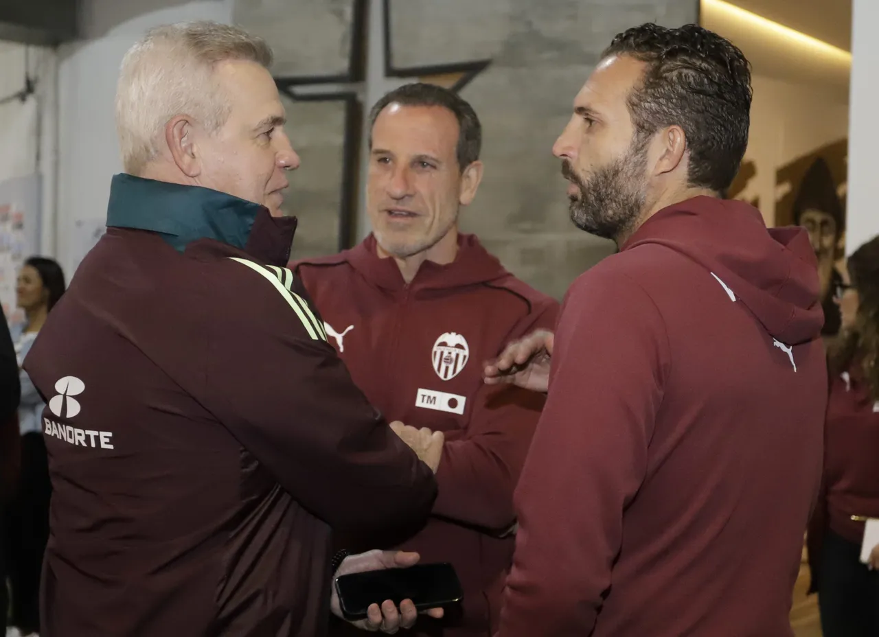 El Valencia CF entrena previo a su juego amistoso ante selección mexicana