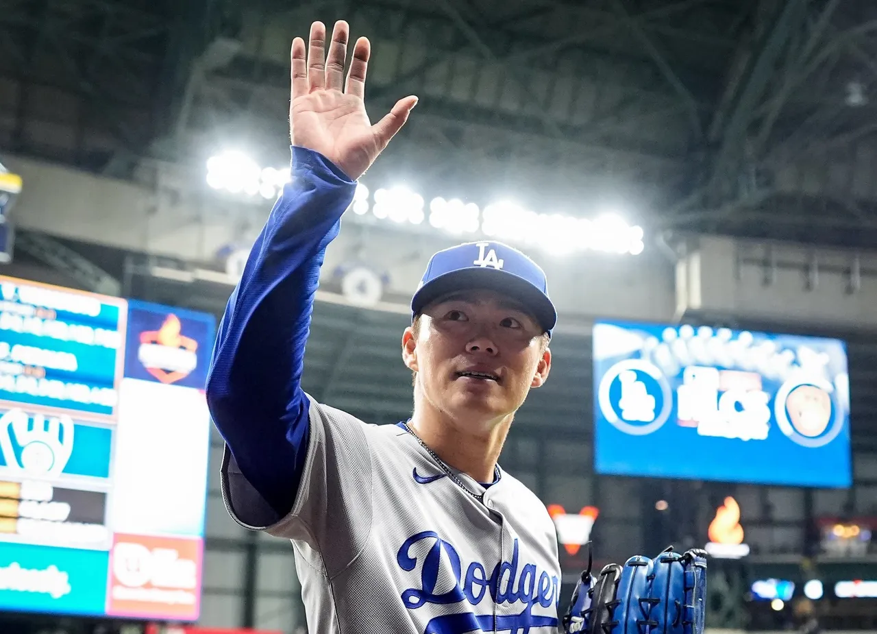 Los Dodgers dieron este martes un severo correctivo de 1-5 a los Cerveceros y estiraron a 2-0 su ventaja en la Serie de Campeonato