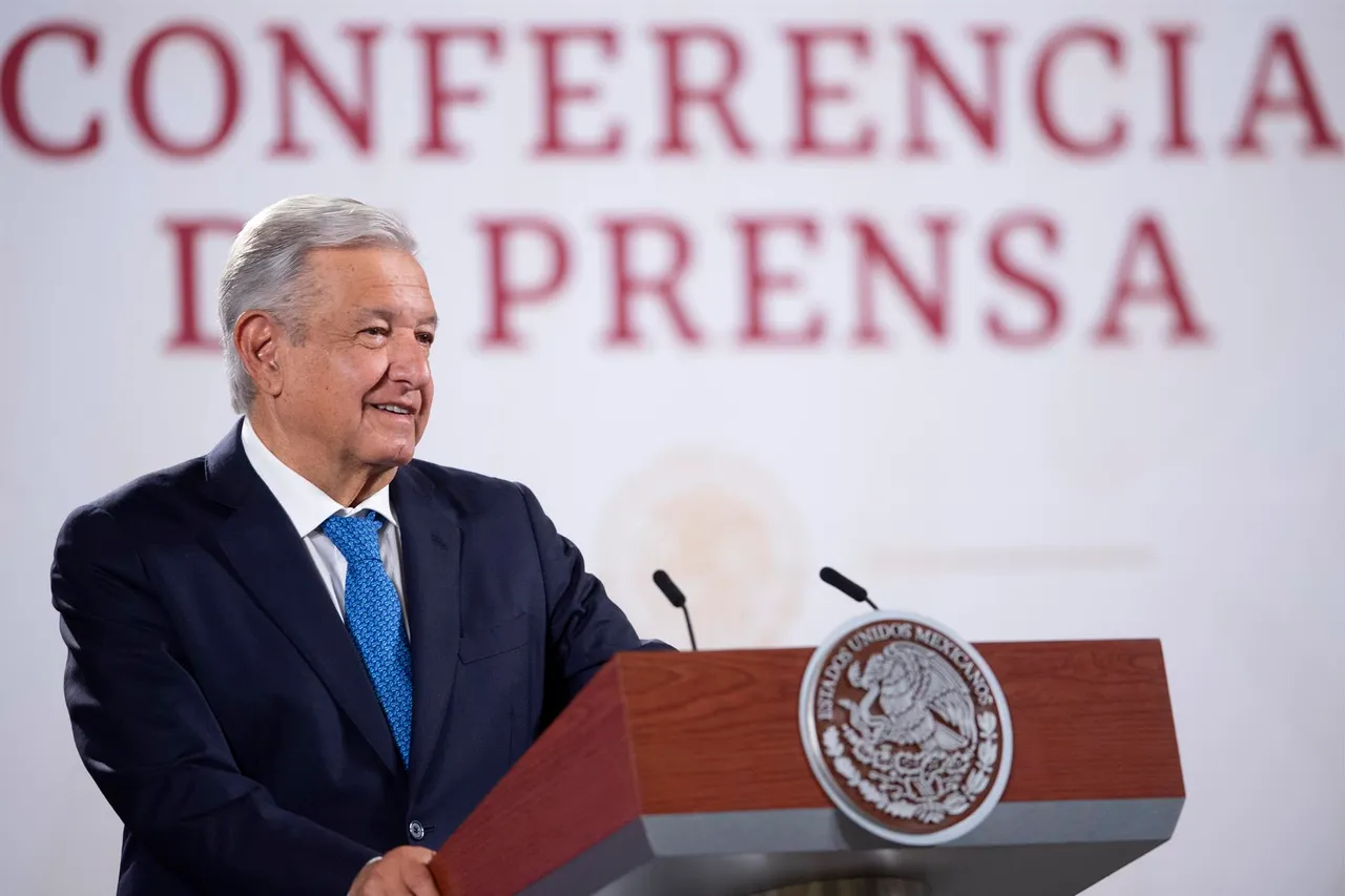 AMLO PATITO