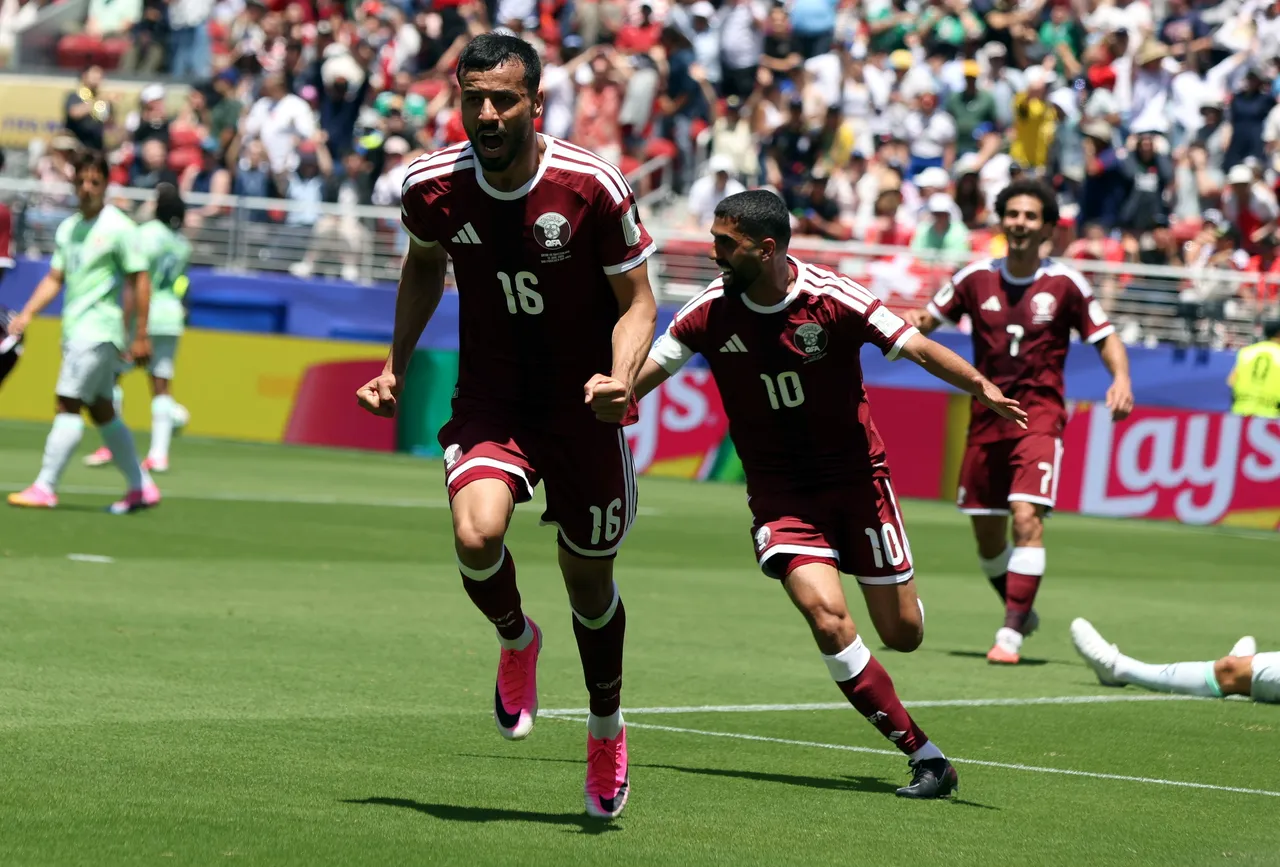 Un gol de cabeza de Boualem Khoukhi en el minuto 95 premió la seriedad y la resistencia de la selección de Qatar, que nunca había logrado hasta ahora evitar
