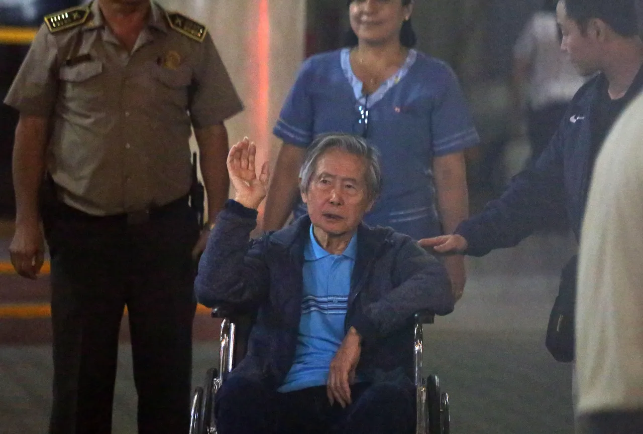 El expresidente peruano Alberto Fujimori &#8220;está luchando&#8221; por su vida, según su médico