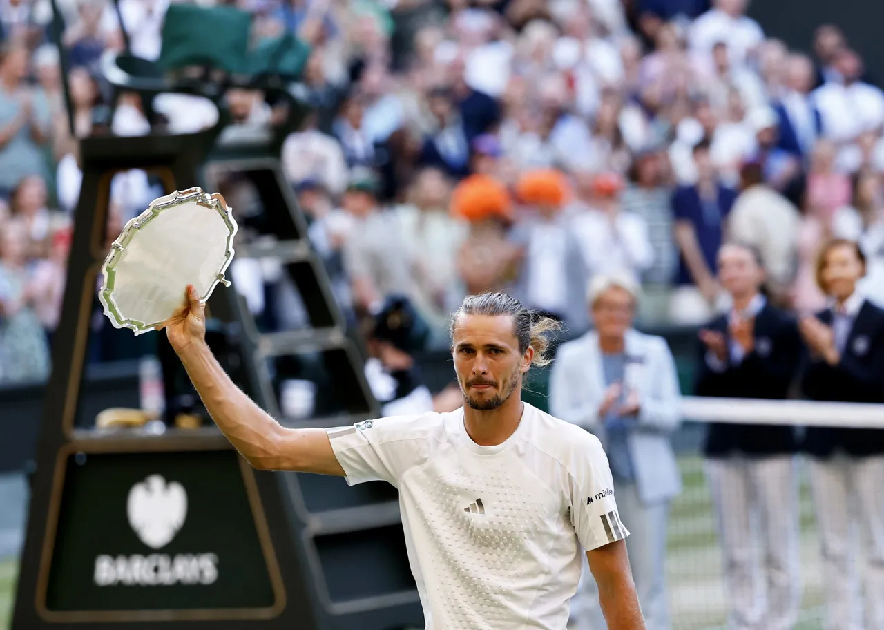 Alexander Zverev, finalista de Wimbledon, subrayó, sin embargo, su evolución y su escalada en el juego que puede ponerle al nivel del italiano Jannik Sinner