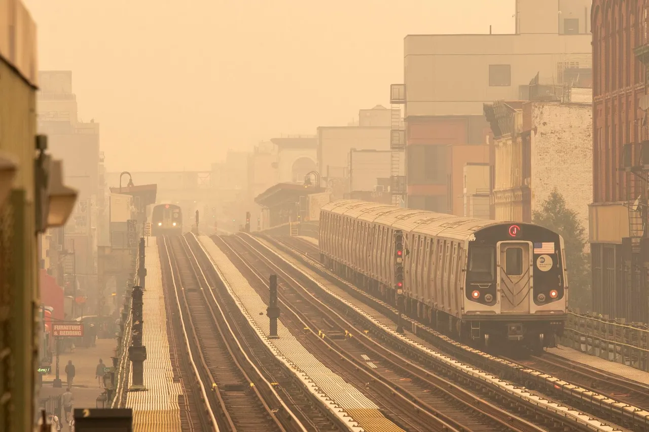 Smoke from wildfires haze over downtown Manhattan and Brooklyn Bridge