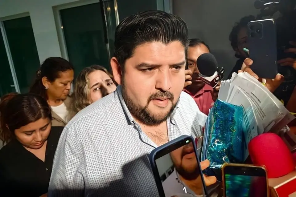 Gabriel Zapata, padre de Dafne, acudió este lunes de manera presencial al juzgado para participar en la audiencia relacionada con el proceso judicial que continúa por el caso de su hija.