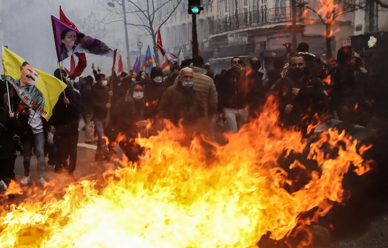 Disturbios al término de la manifestación de kurdos tras el tiroteo mortal