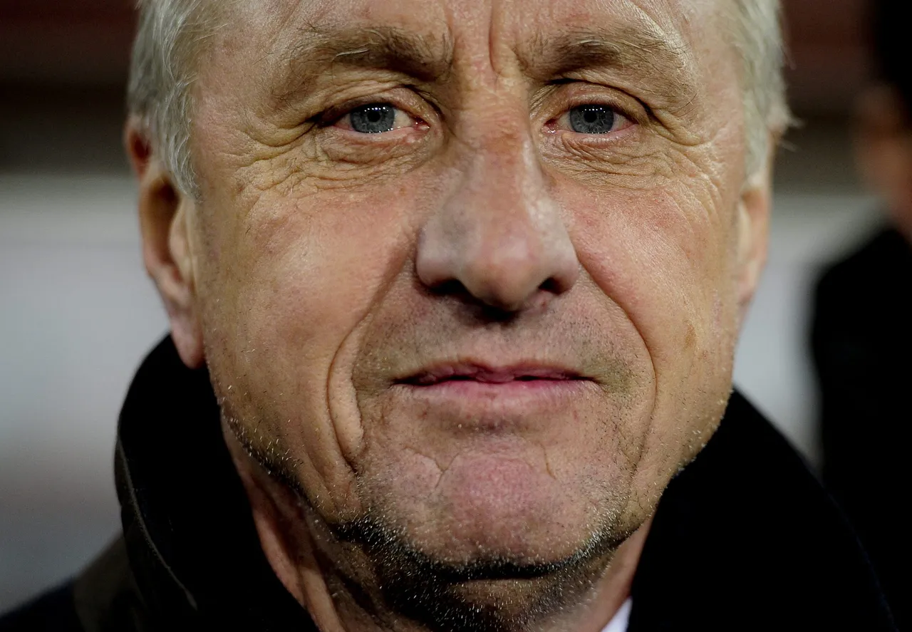 Huérfano de un técnico revolucionario cuya ascendencia e impacto en el juego aún perdura. Aquel día se marchó Johan Cruyff, pero diez años después su legado sigue vivo.