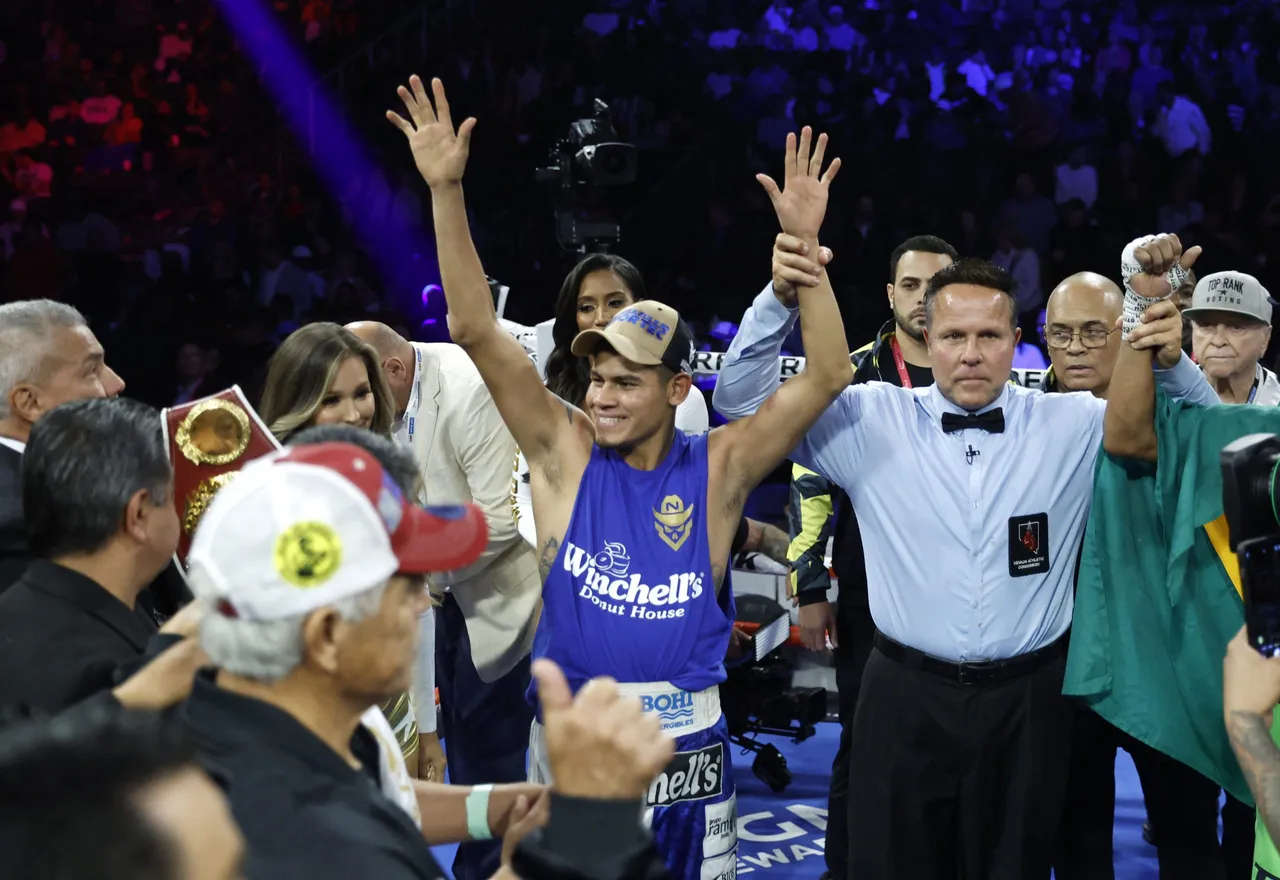 En una pelea entre campeones del mundo mexicanos, Emanuel “El Vaquero” Navarrete se llevó la noche y algo más: se convirtió en campeón mundial unificado