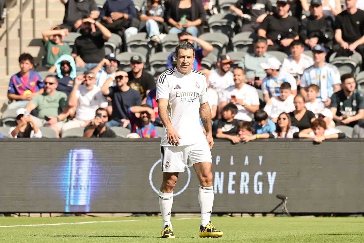 El portugués Luis Figo, exjugador del Real Madrid y del Barcelona, aseguró este lunes en Guadalajara que el deporte es un medio