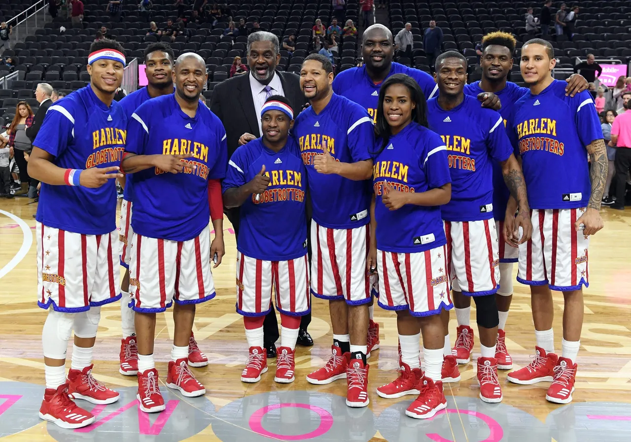 Mates de altos vuelos, asistencias increíbles y jugadas improbables: los Harlem Globetrotters celebran este año sus 100 años de vida después