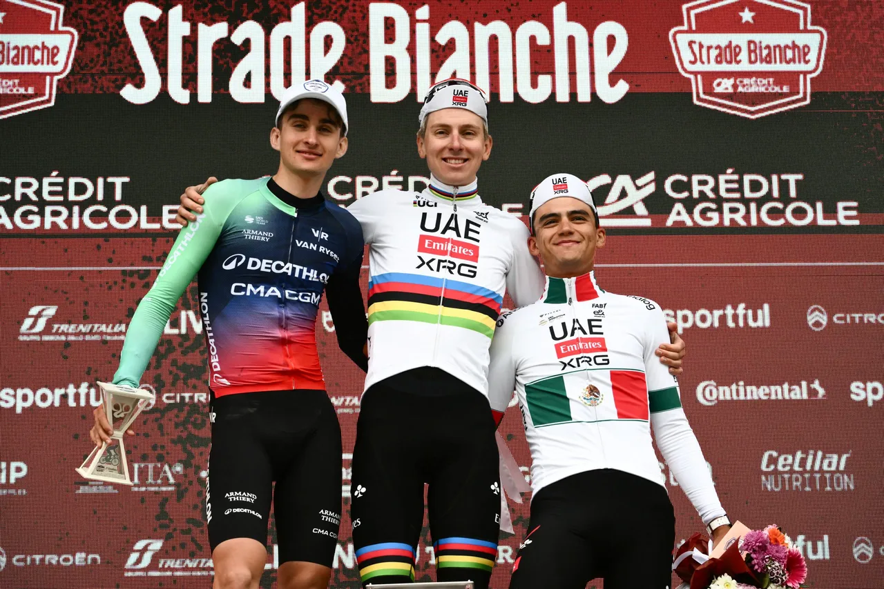 Nueva temporada, pero poco cambia: el esloveno Tadej Pogacar ganó el sábado en Siena la Strade Bianche por tercer año consecutivo y 4ª ocasión en su carrera (tras 2022, 2024 y 2025), por delante del francés Paul Seixas y del mexicano Isaac del Toro.