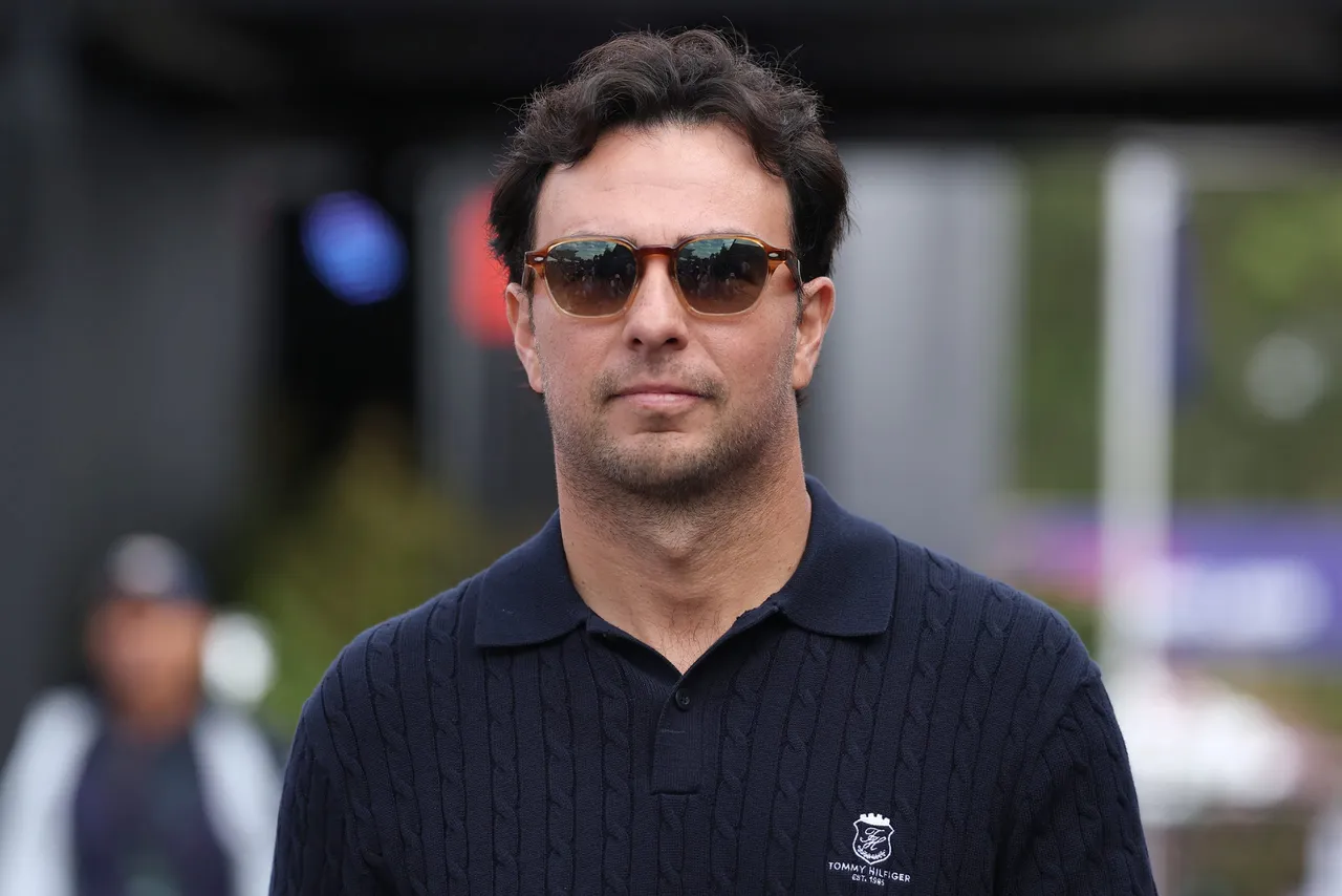 Sergio Pérez recibe penalización de 10 segundos por posición del coche fuera del grid box durante el reinicio. Cadillac no logra sus primeros puntos, pero Fernando Alonso regala puntos a Aston Martin.