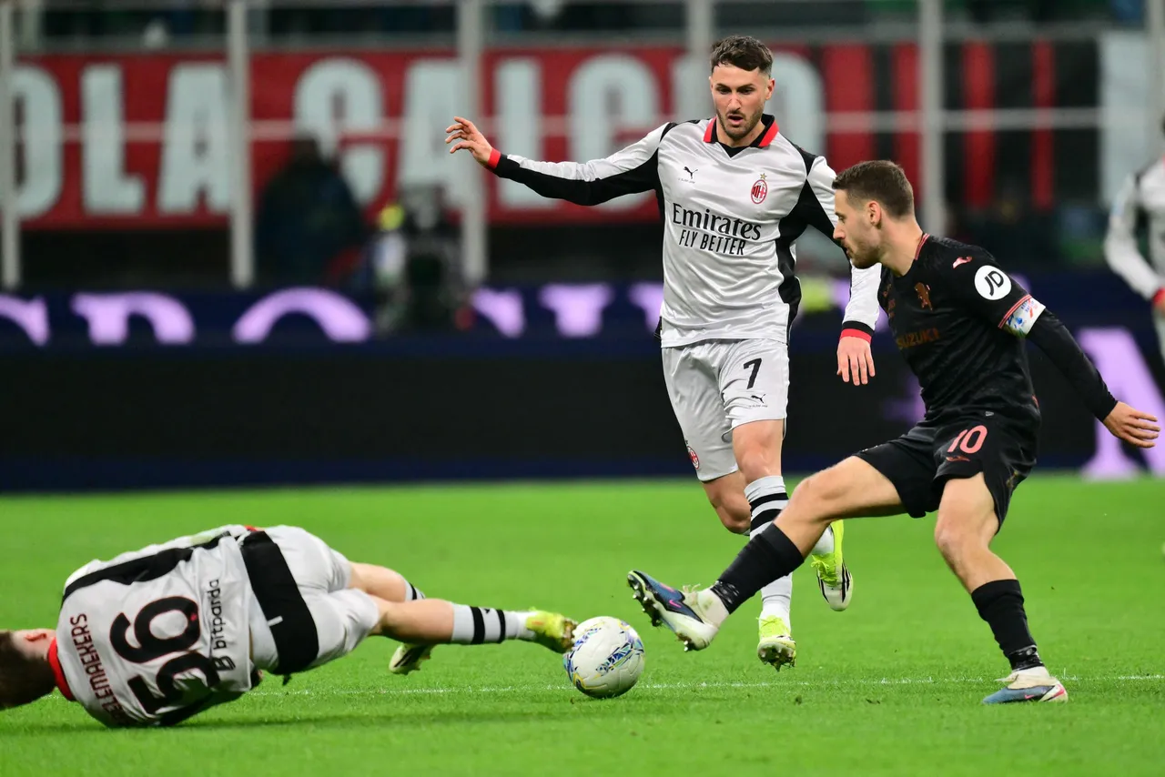 El mexicano Santiago Giménez, delantero del Milan, volvió este sábado a pisar el terreno de juego, en el duelo ante el Torino, tras casi 5 meses